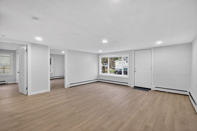 21 Evergreen St, Dartmouth, MA 02747