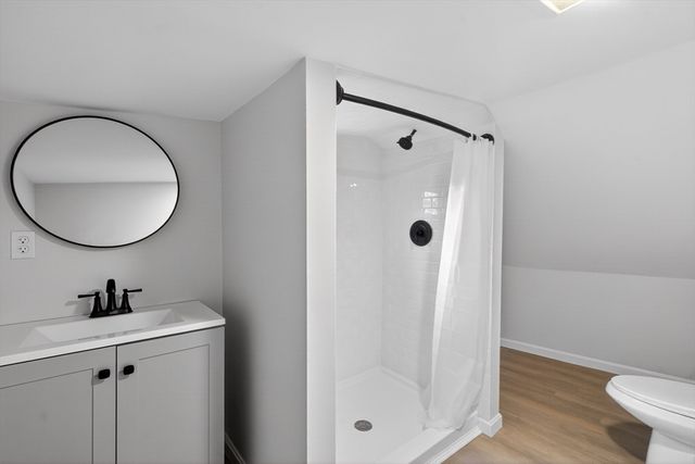 21 Evergreen St, Dartmouth, MA 02747