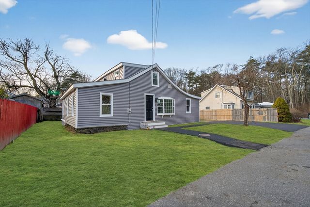 21 Evergreen St, Dartmouth, MA 02747