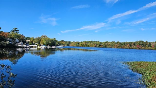 21 Evergreen St, Dartmouth, MA 02747