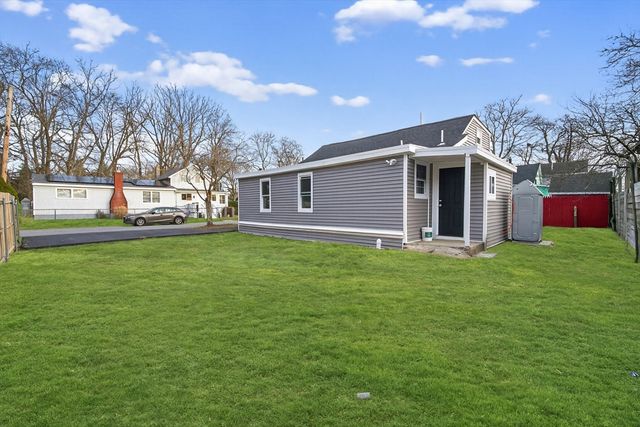 21 Evergreen St, Dartmouth, MA 02747