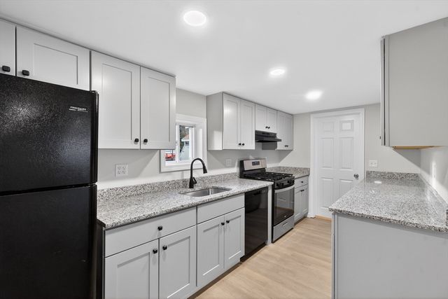 21 Evergreen St, Dartmouth, MA 02747