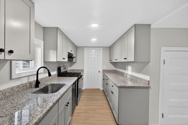 21 Evergreen St, Dartmouth, MA 02747