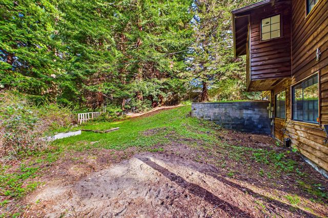 230 Blue Blossom Lane, Freshwater, CA 95503