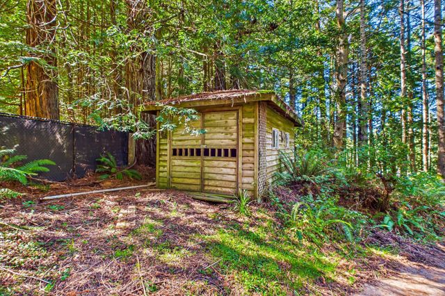 230 Blue Blossom Lane, Freshwater, CA 95503