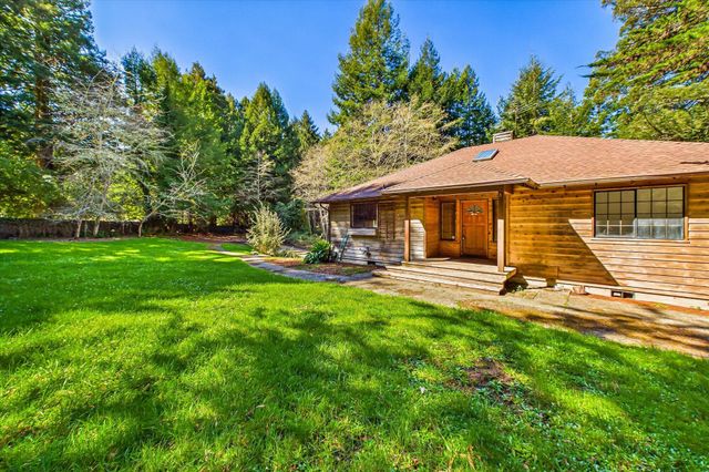 230 Blue Blossom Lane, Freshwater, CA 95503