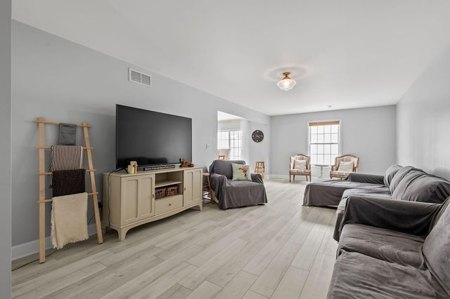 9573 Luebcke Lane, Crown Point, IN 46307