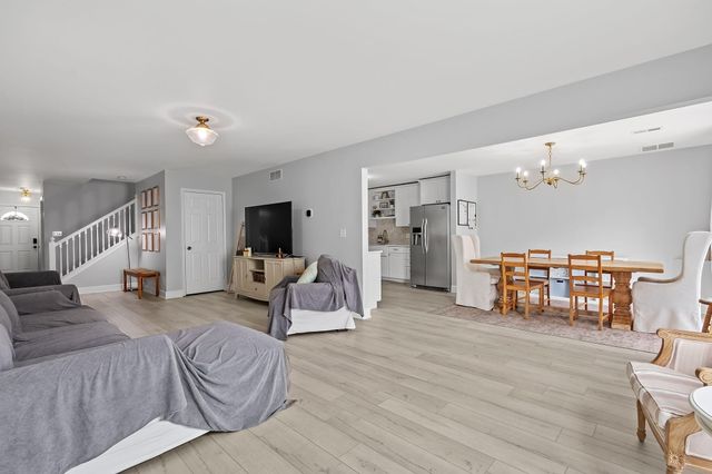 9573 Luebcke Lane, Crown Point, IN 46307