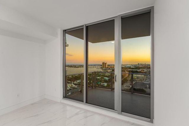 220 Lake Shore Drive 1911, Lake Park, FL 33403