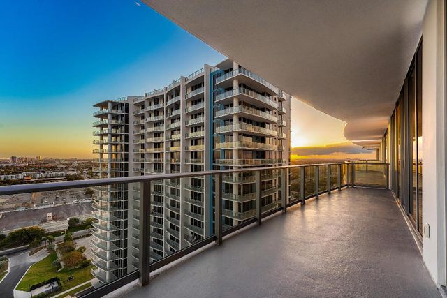 220 Lake Shore Drive 1911, Lake Park, FL 33403