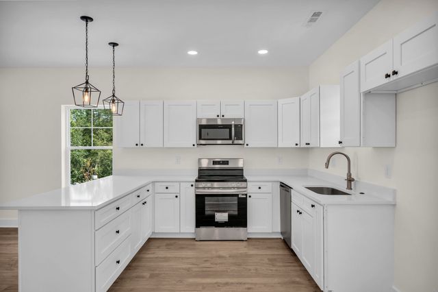 1026 Sycamore Ridge, E, Burns, TN 37029
