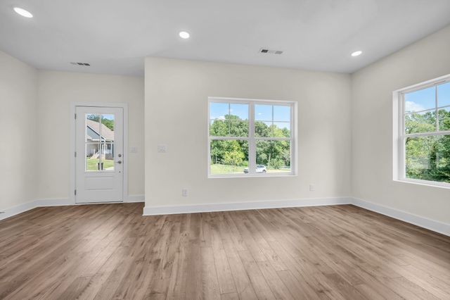 1026 Sycamore Ridge, E, Burns, TN 37029