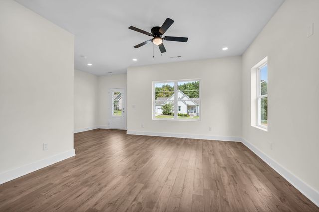 1026 Sycamore Ridge, E, Burns, TN 37029