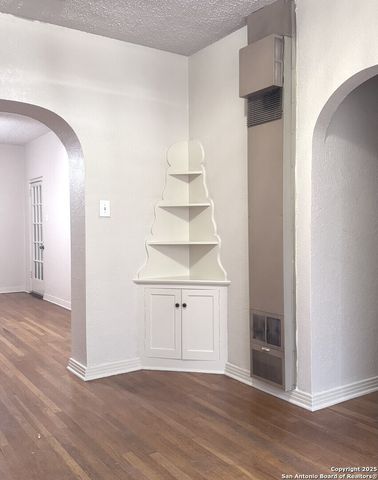 409 W Lynwood Ave Apt 4, San Antonio, TX 78212