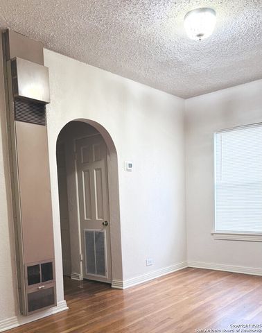 409 W Lynwood Ave Apt 4, San Antonio, TX 78212