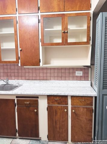 409 W Lynwood Ave Apt 4, San Antonio, TX 78212