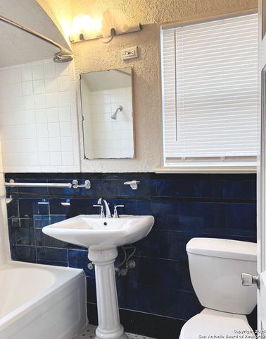 409 W Lynwood Ave Apt 4, San Antonio, TX 78212