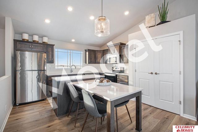 8017 N 113 Street, Omaha, NE 68142