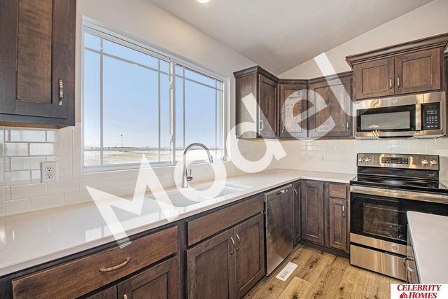 8017 N 113 Street, Omaha, NE 68142