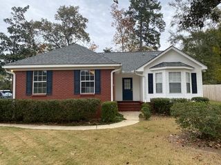 203 Bougainvillea Cir, Dothan, AL 36301