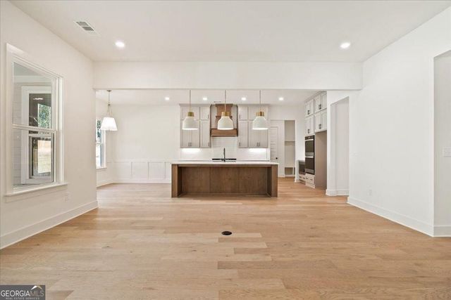 8330 Creekside Overlook Drive, Gainesville, GA 30506