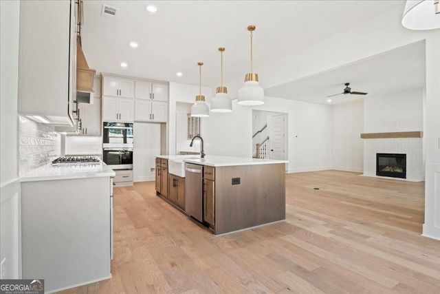 8330 Creekside Overlook Drive, Gainesville, GA 30506