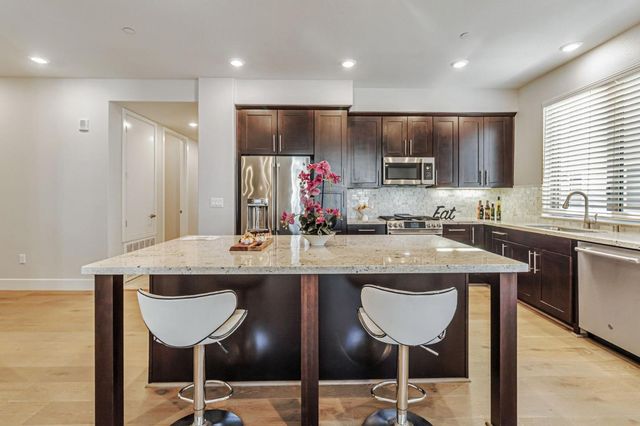 1028 Foster Square Lane 305, Foster City, CA 94404