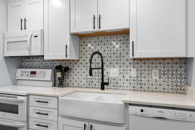 4050 W Centre Avenue 115, Portage, MI 49024