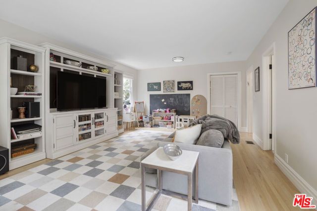 2330 Midvale Avenue, Los Angeles, CA 90064