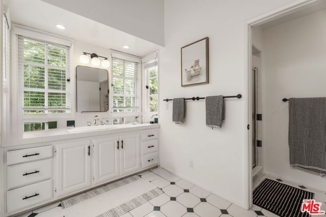 2330 Midvale Avenue, Los Angeles, CA 90064