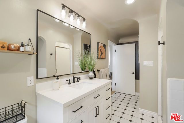2330 Midvale Avenue, Los Angeles, CA 90064