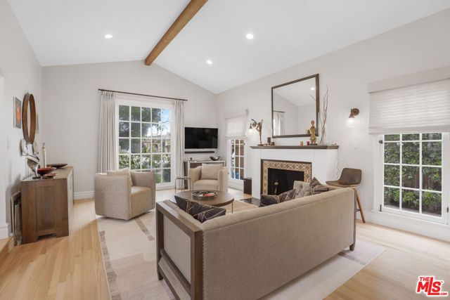 2330 Midvale Avenue, Los Angeles, CA 90064