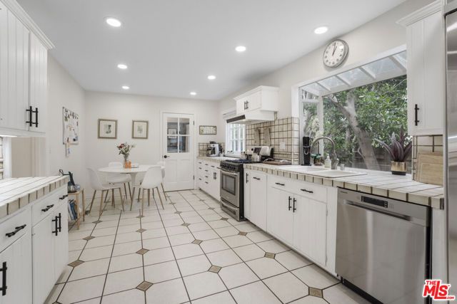 2330 Midvale Avenue, Los Angeles, CA 90064