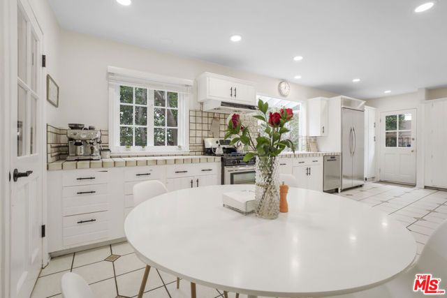 2330 Midvale Avenue, Los Angeles, CA 90064