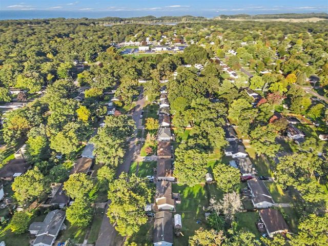 1702 Leif Avenue, Muskegon, MI 49441