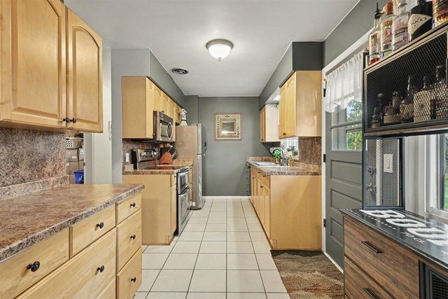 1702 Leif Avenue, Muskegon, MI 49441