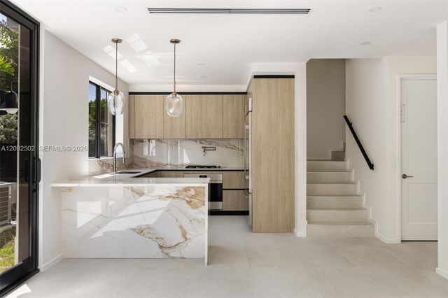 7498 SW 100th St, Pinecrest, FL 33156