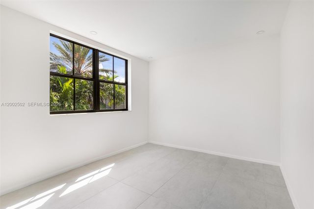 7498 SW 100th St, Pinecrest, FL 33156