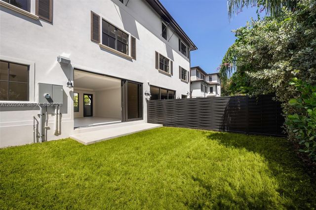 7498 SW 100th St, Pinecrest, FL 33156