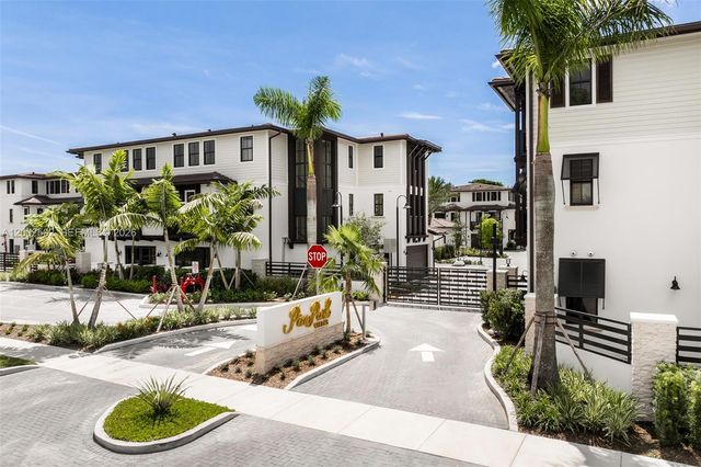 7498 SW 100th St, Pinecrest, FL 33156