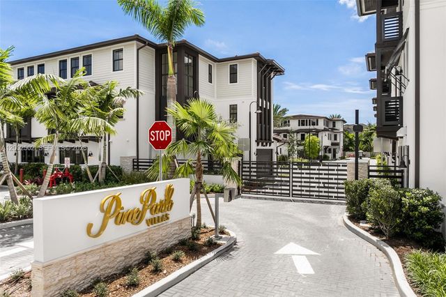 7498 SW 100th St, Pinecrest, FL 33156