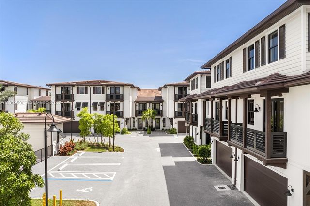 7498 SW 100th St, Pinecrest, FL 33156