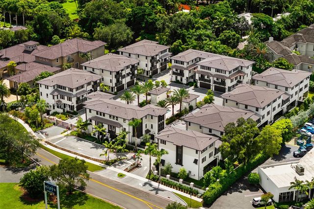 7498 SW 100th St, Pinecrest, FL 33156