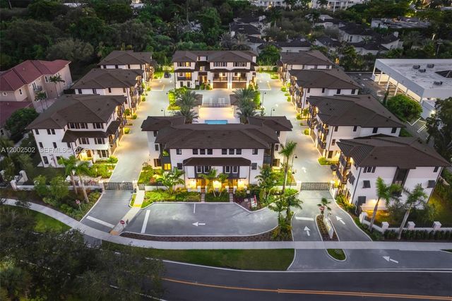 7498 SW 100th St, Pinecrest, FL 33156