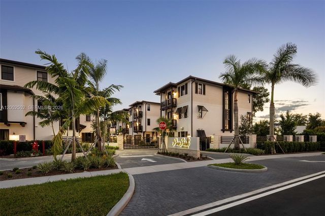 7498 SW 100th St, Pinecrest, FL 33156