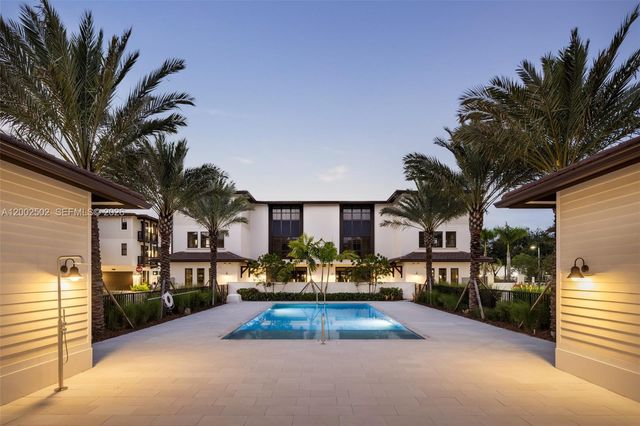 7498 SW 100th St, Pinecrest, FL 33156