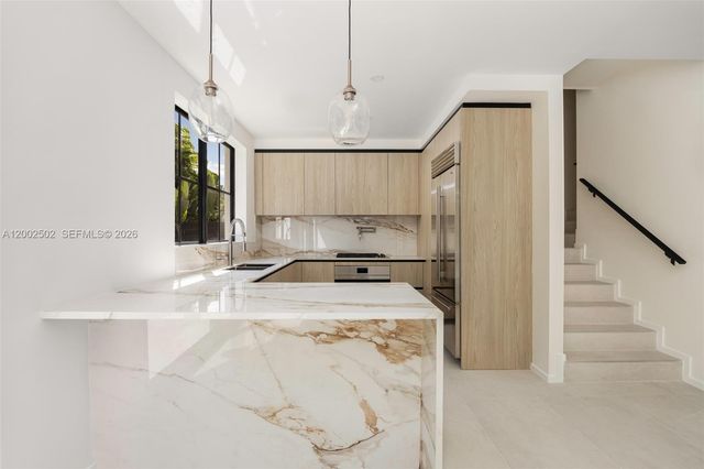 7498 SW 100th St, Pinecrest, FL 33156