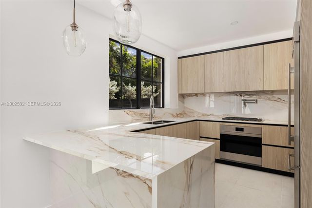 7498 SW 100th St, Pinecrest, FL 33156