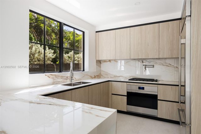 7498 SW 100th St, Pinecrest, FL 33156