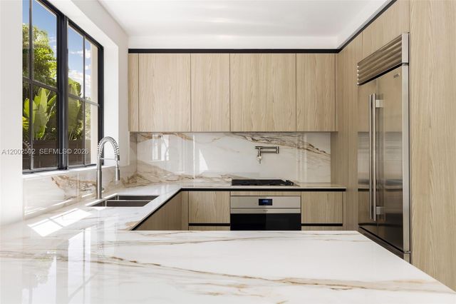 7498 SW 100th St, Pinecrest, FL 33156